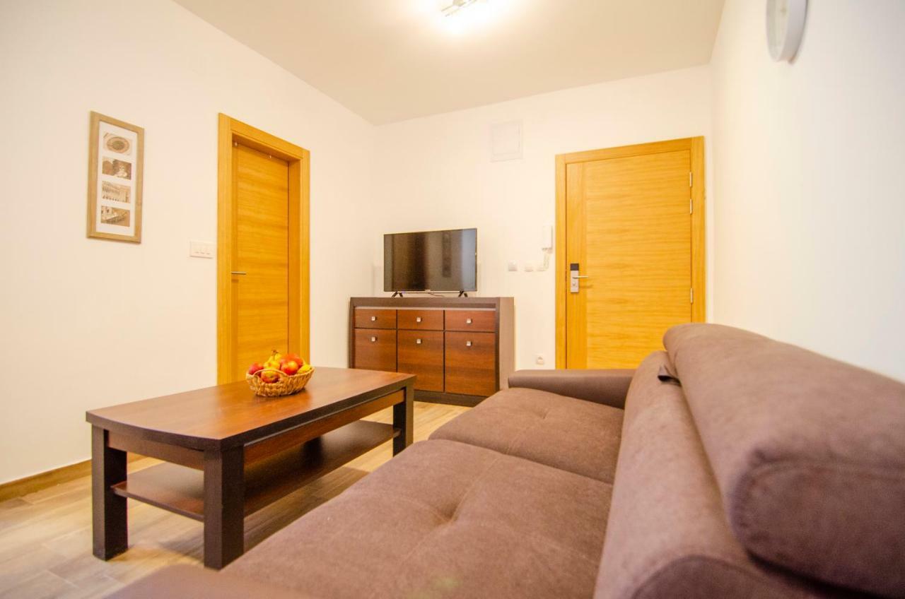 Apartments Sara 4 Bol Dış mekan fotoğraf