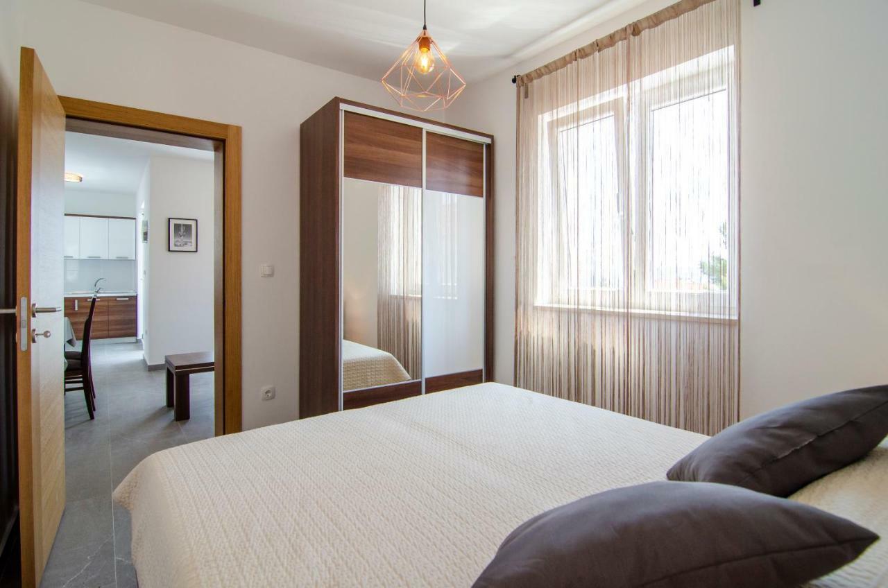 Apartments Sara 4 Bol Dış mekan fotoğraf