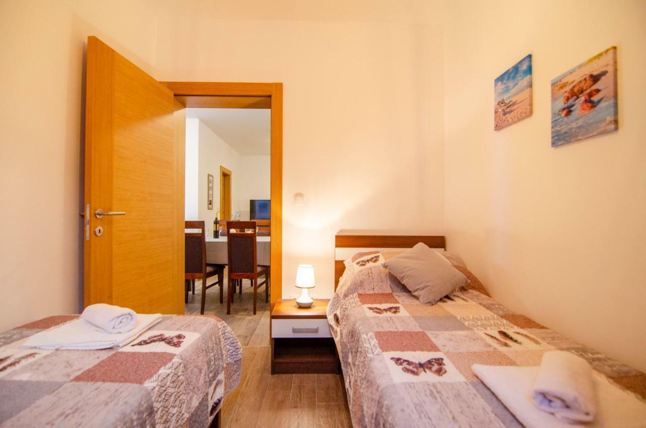 Apartments Sara 4 Bol Dış mekan fotoğraf