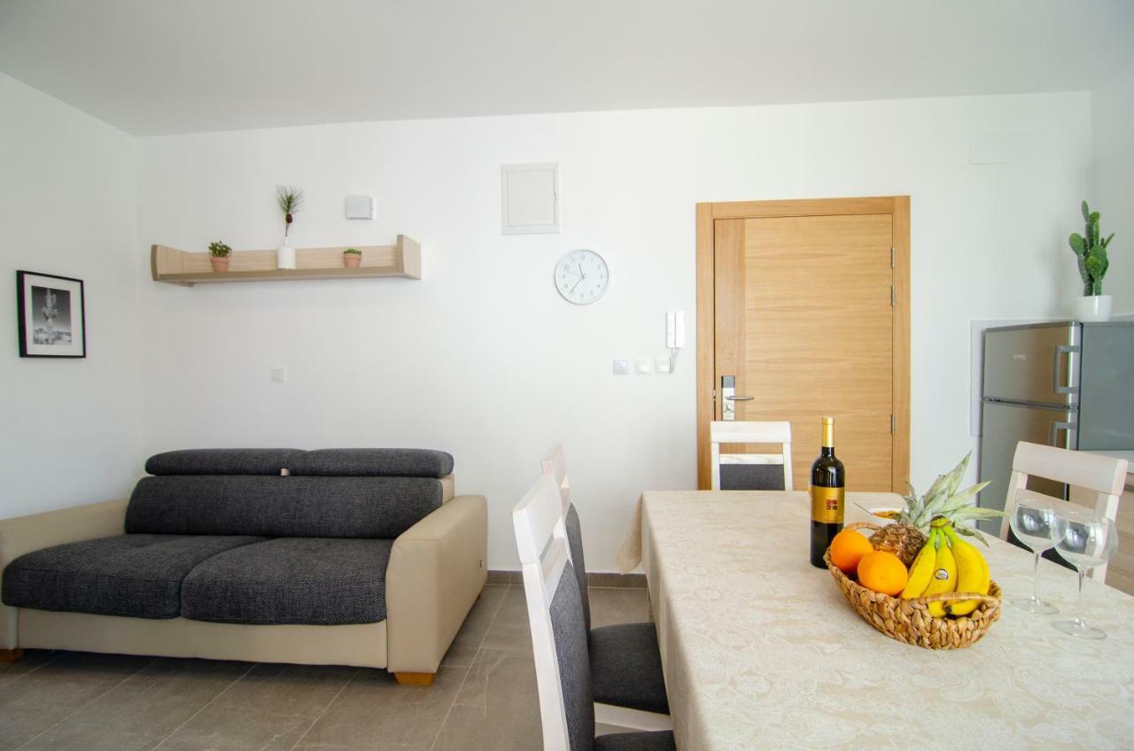 Apartments Sara 4 Bol Dış mekan fotoğraf