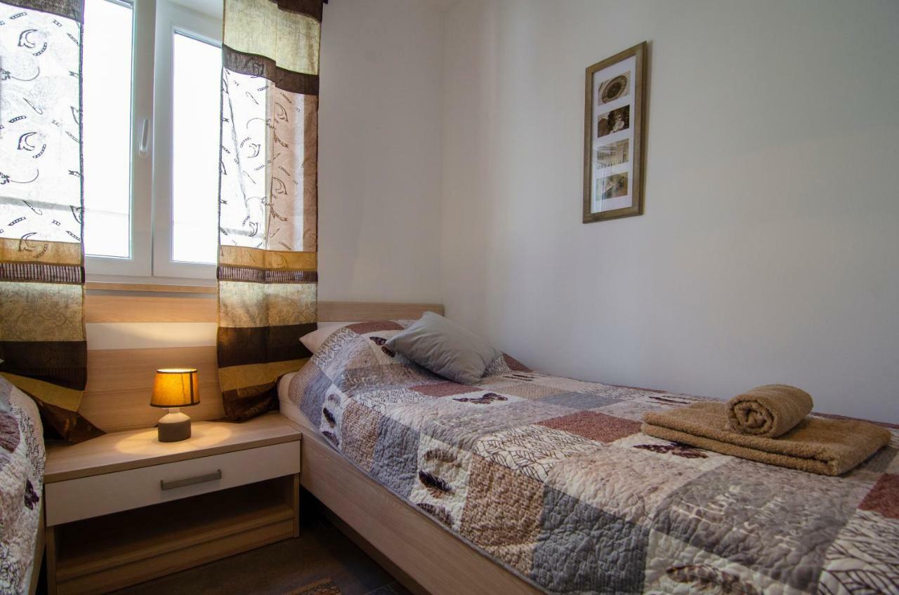Apartments Sara 4 Bol Dış mekan fotoğraf